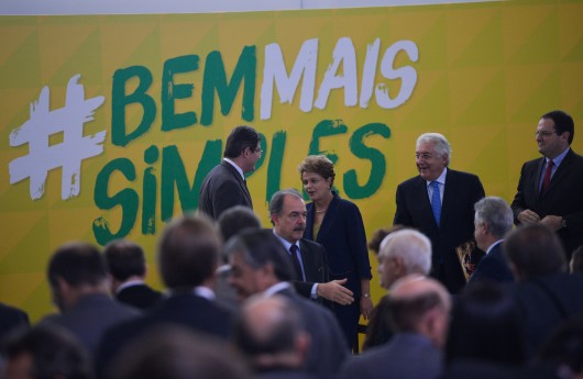 A presidente Dilma Rousseff e o ministro Guilherme Afif no lançamento dos dois programas
